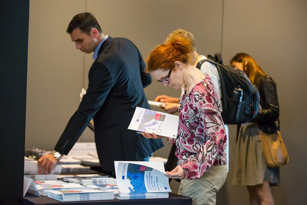 Event participants selecting fi-compass publications