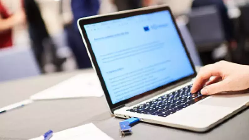 Online advice about reporting requirements for financial instruments