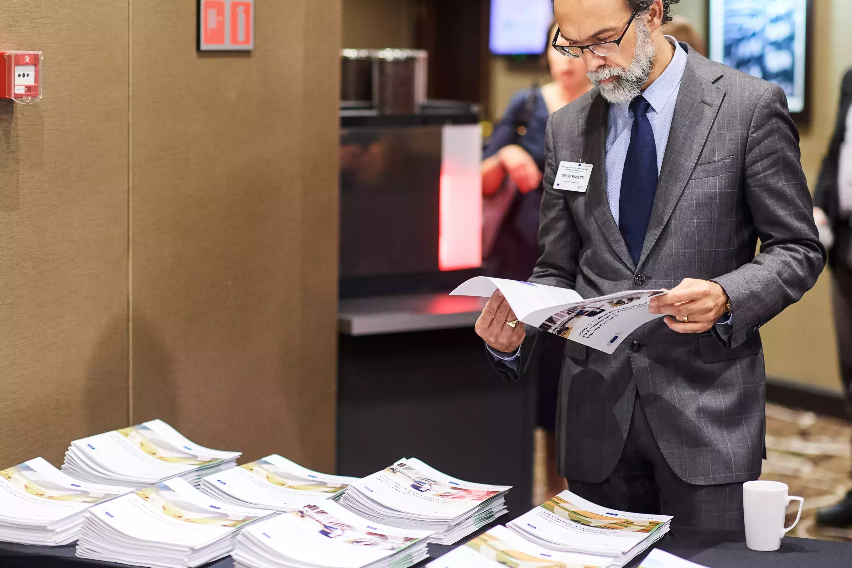 Event participants selecting fi-compass publications
