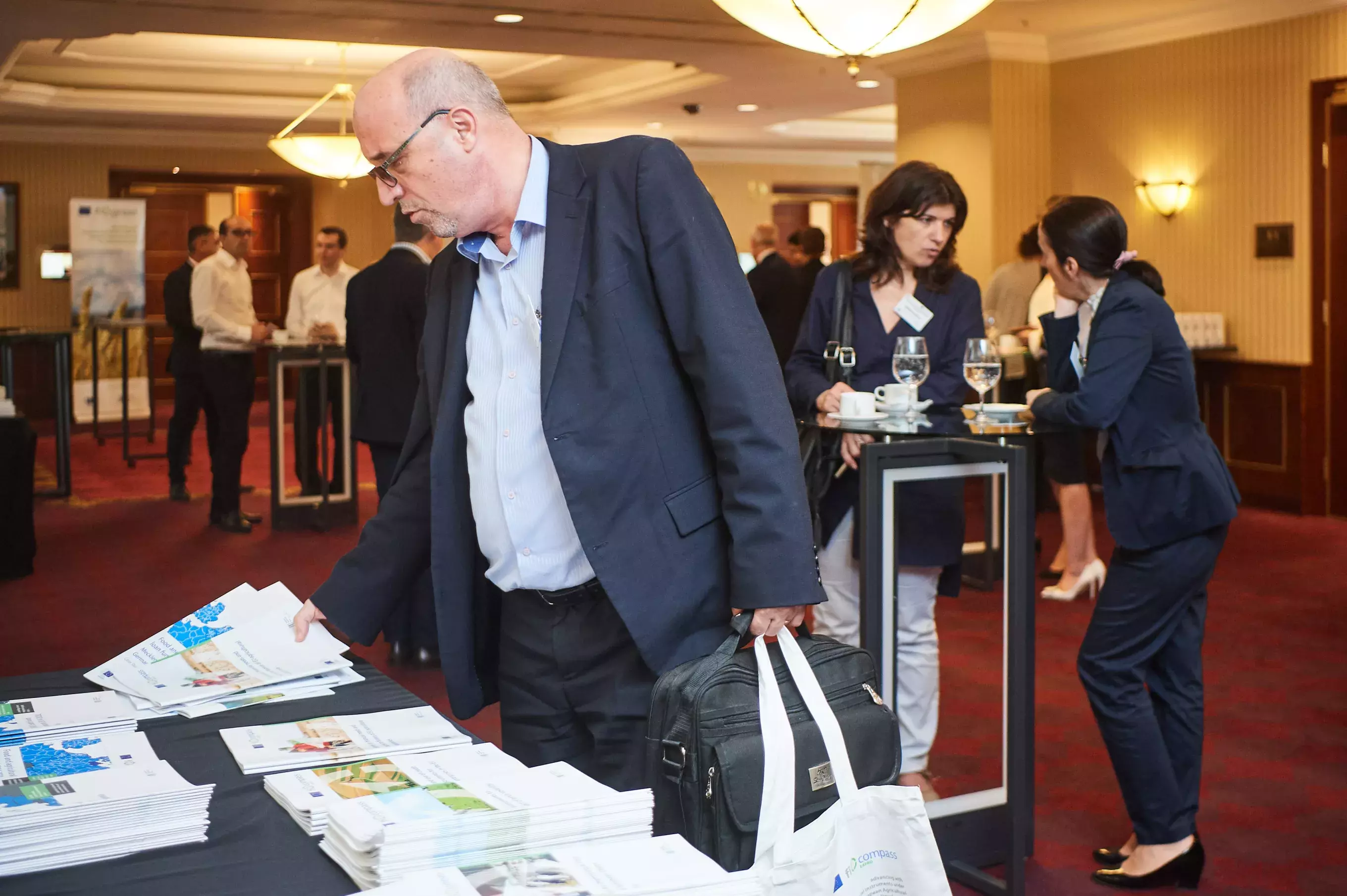 Event participants selecting fi-compass publications