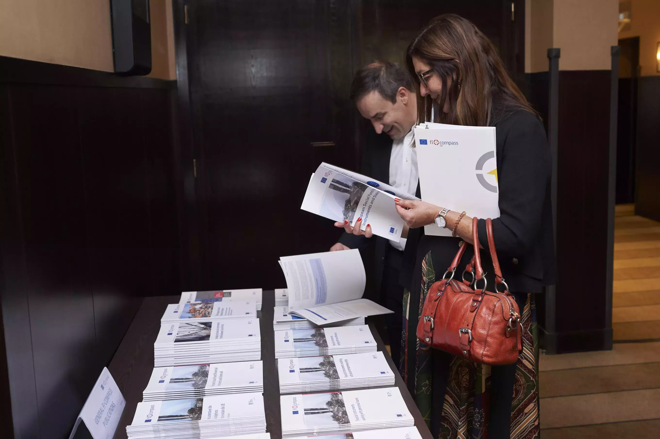 Event participants selecting fi-compass publications