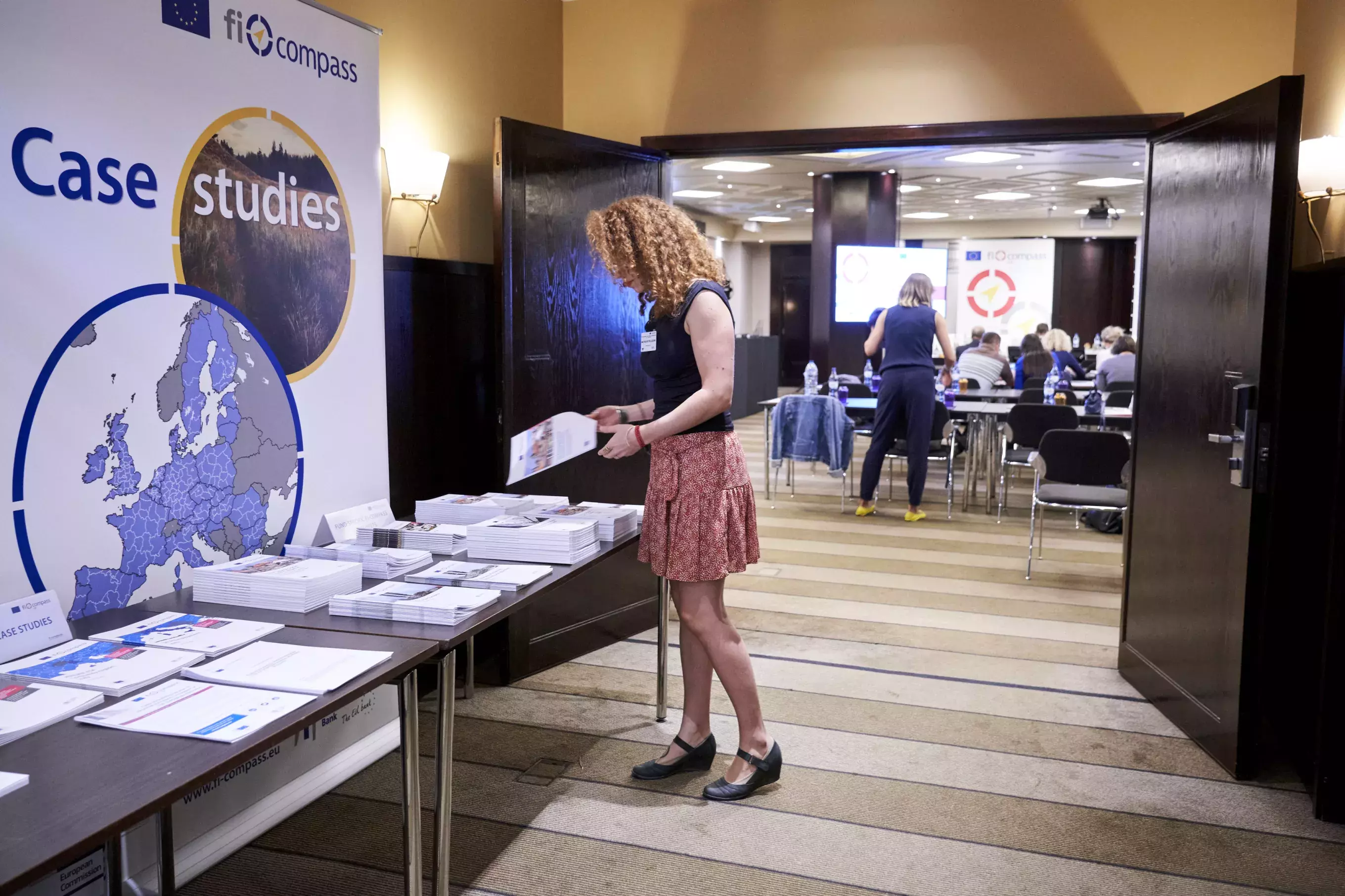 Event participants selecting fi-compass publications