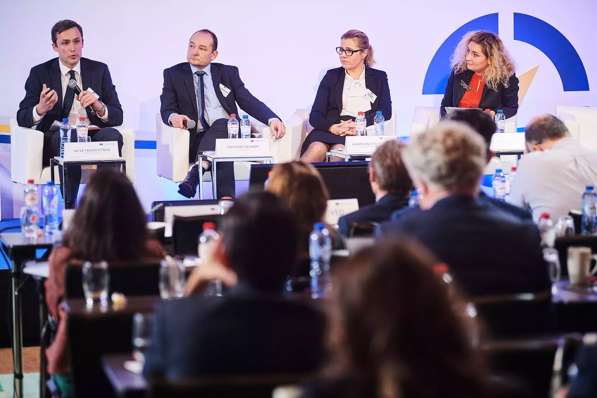 Questions and answers and peer-to-peer discussion