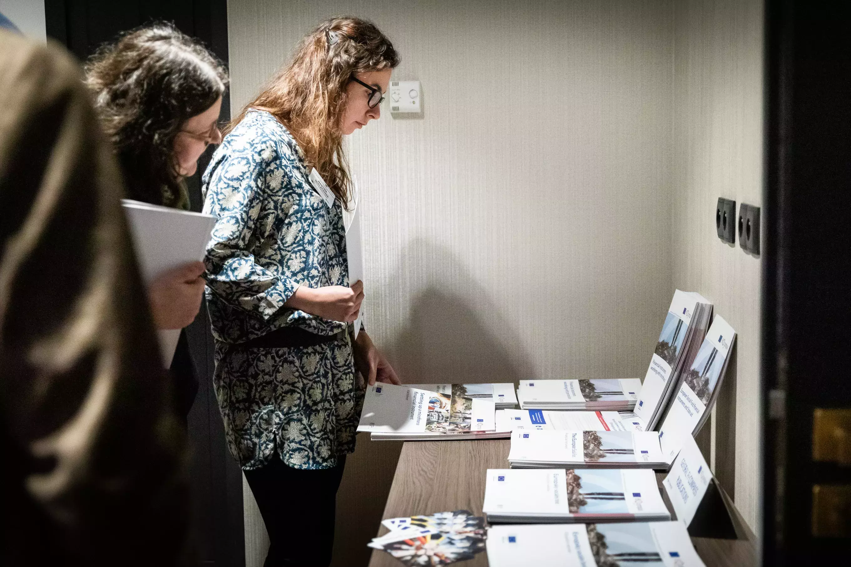 Event participants selecting fi-compass publications