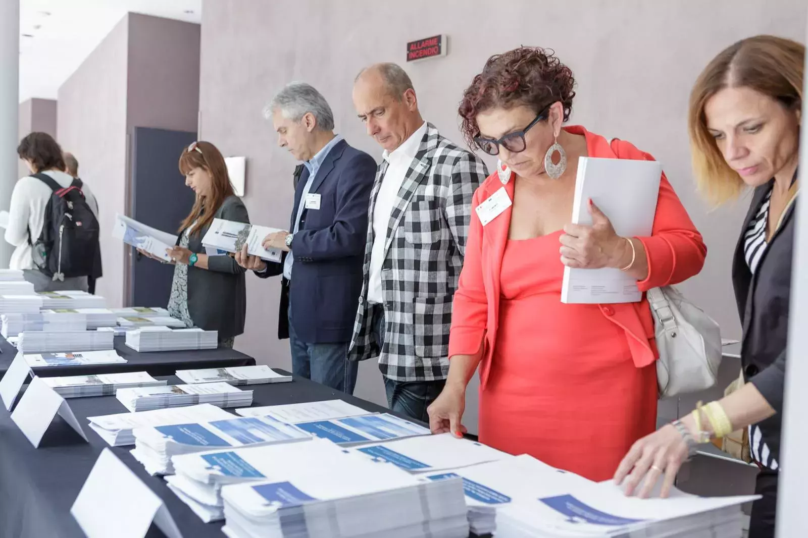 Event participants selecting fi-compass publications