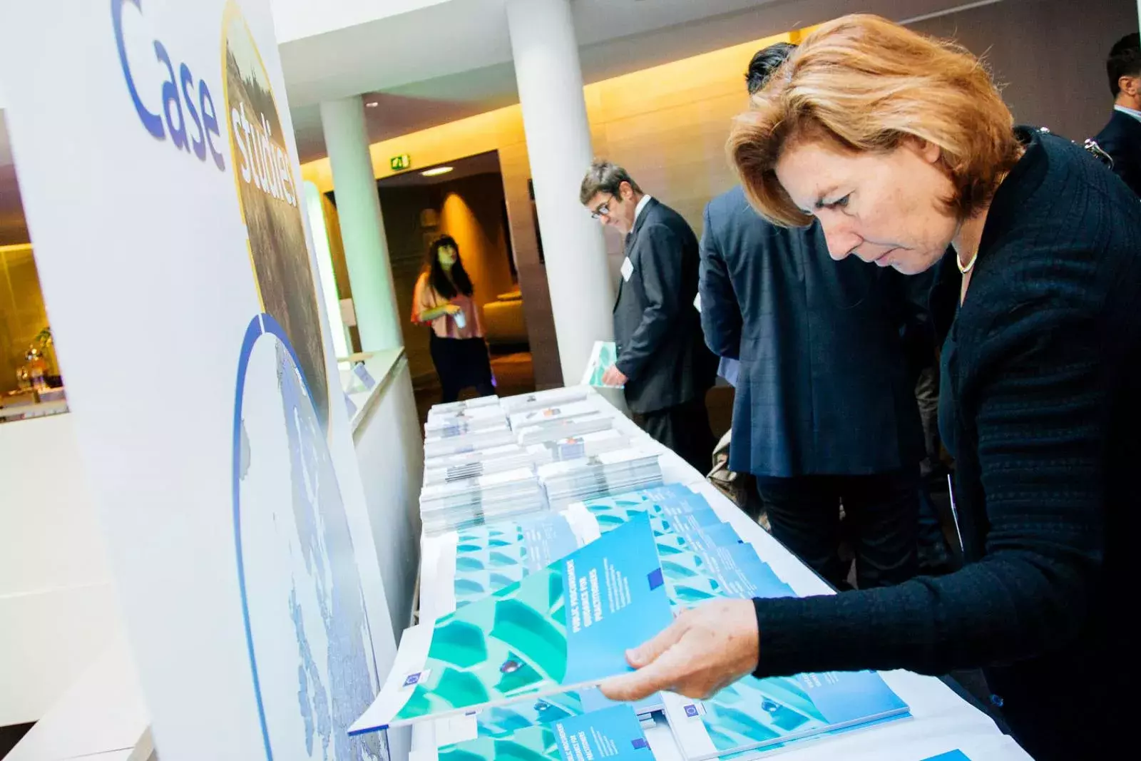 Event participants selecting fi-compass publications