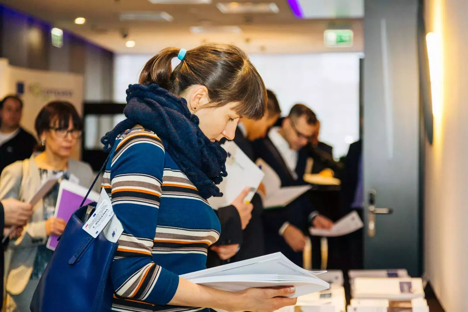 Event participants selecting fi-compass publications