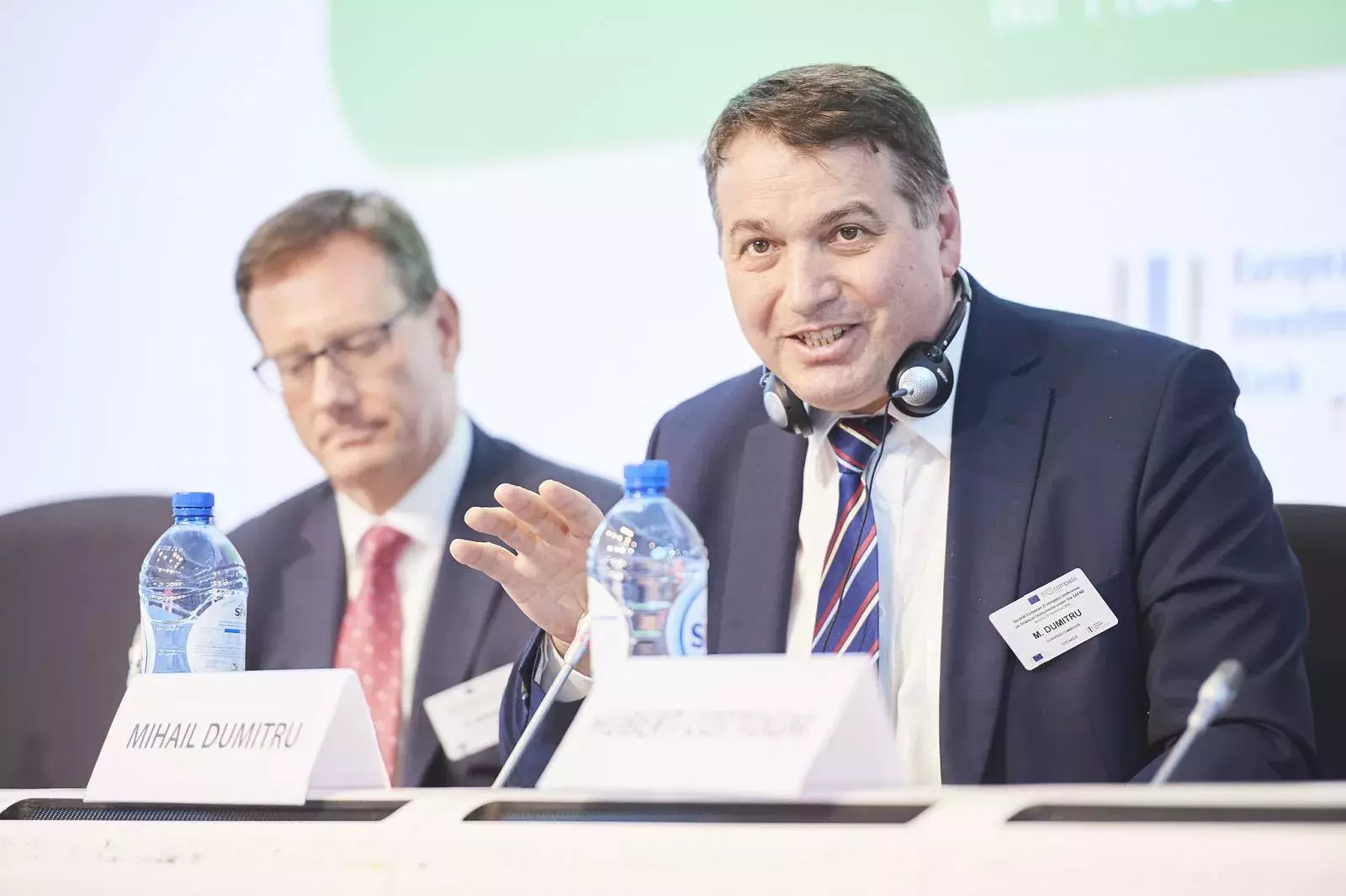 Mr Simon Barnes, Mr Mihail Dumitru