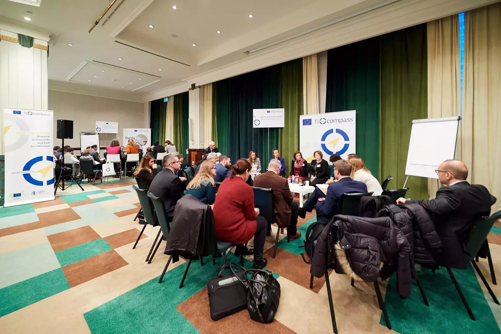 Parallel round table discussions on case studies