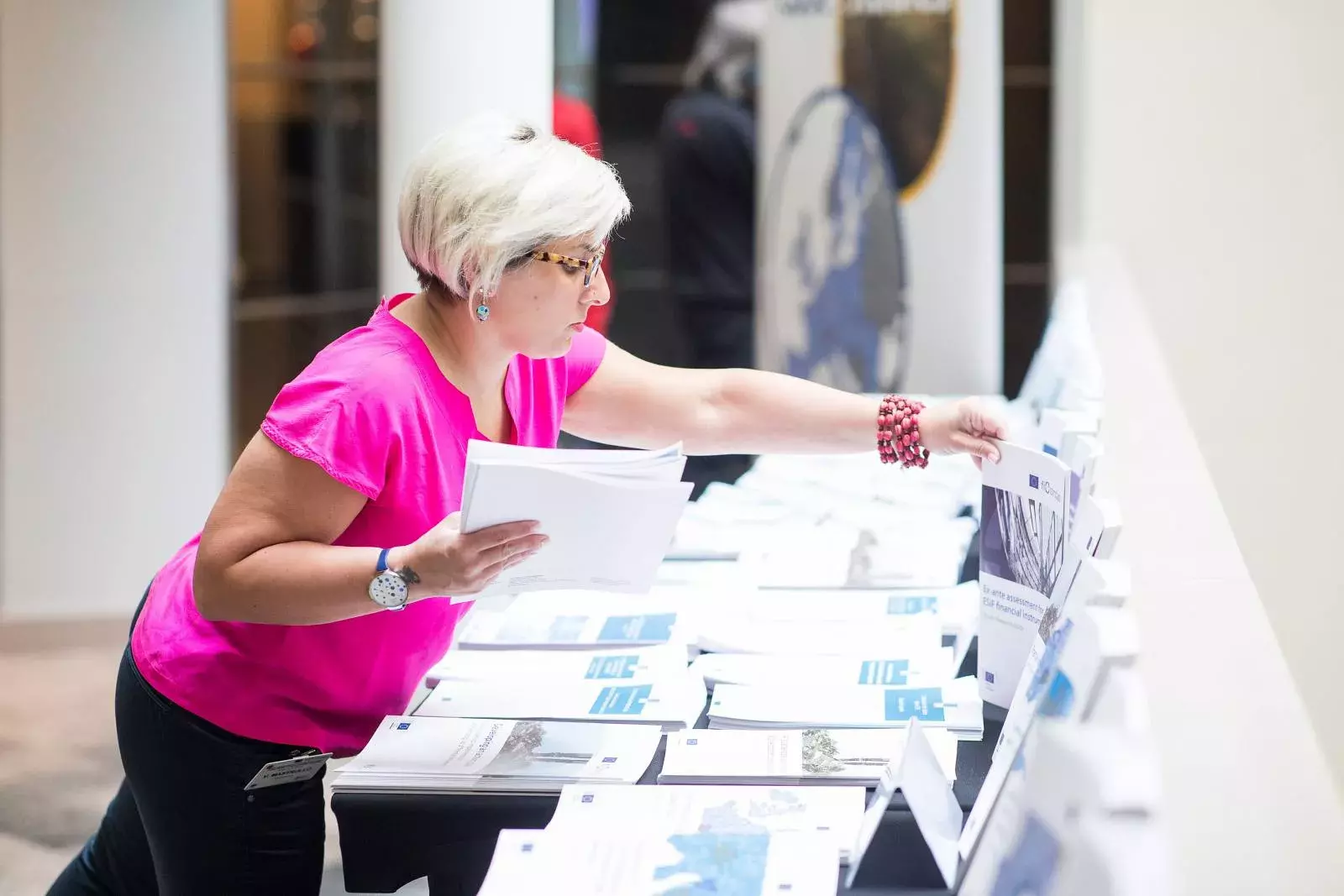 Event participant selecting fi-compass publications