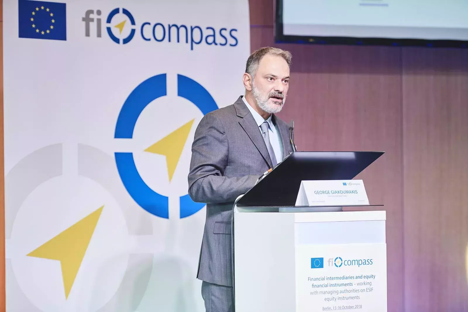 Mr George Giakoumakis