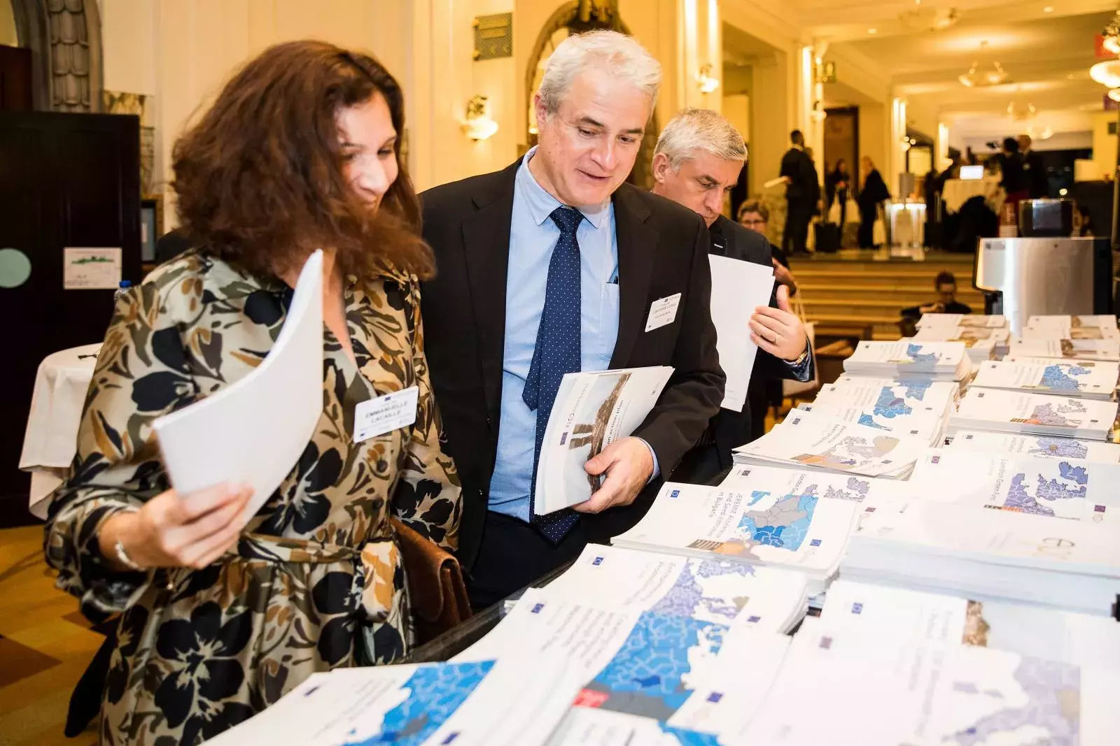 Event participants selecting fi-compass publications