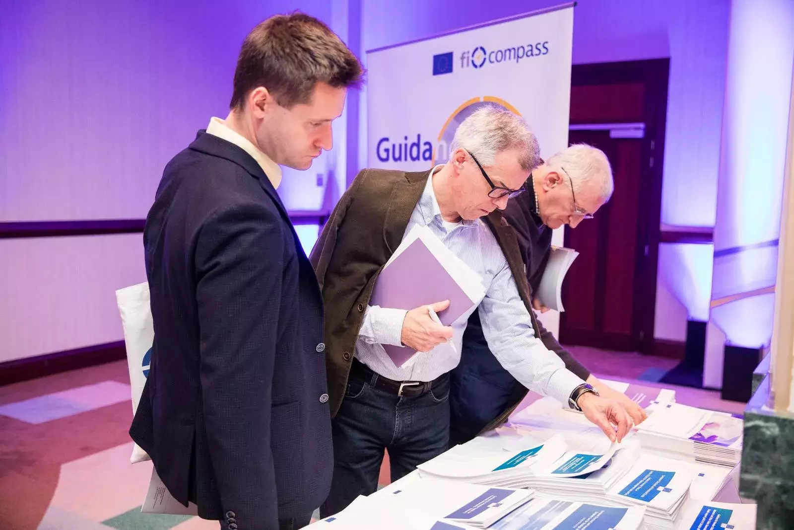 Event participants selecting fi-compass publications