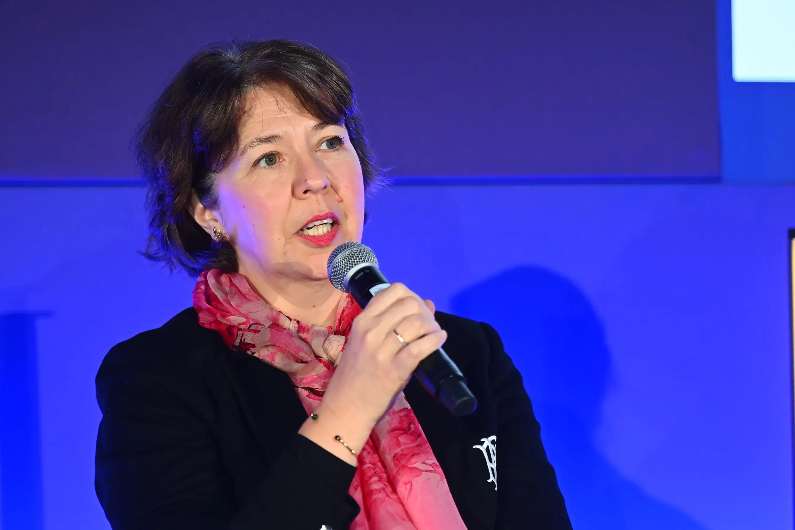 Ms Corinne Uppman-Helminen