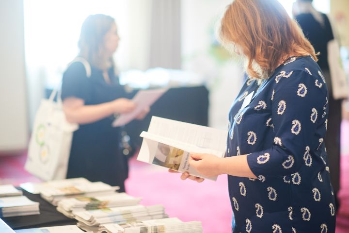Event participants selecting fi-compass publications
