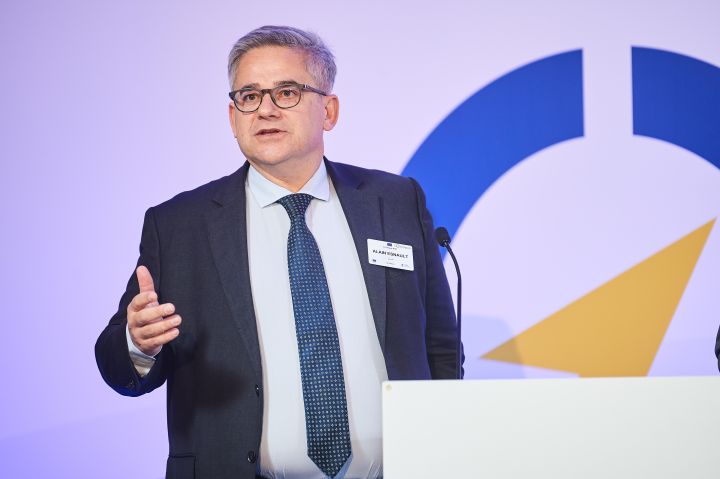 Mr Alain Esnault