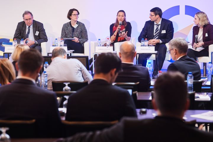 Mr Jonathan Denness, Ms Andrea Bomhoff, Ms Barbara Cattrysse, Mr Péter Staviczky, Ms Emily Smith