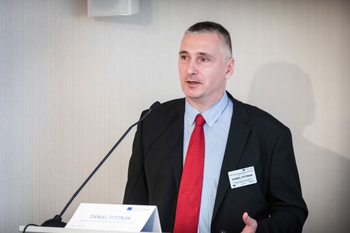 Mr Daniel Pitonak