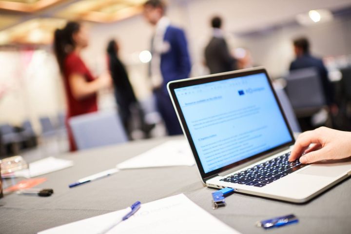Exploring fi-compass resources provided to participants in electronic format via the fi-compass USB flash drive