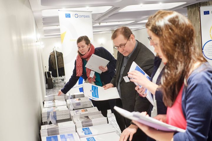 Event participants selecting fi-compass publications