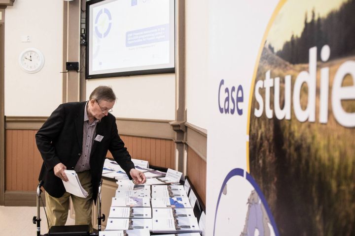 Event participant selecting fi-compass publications