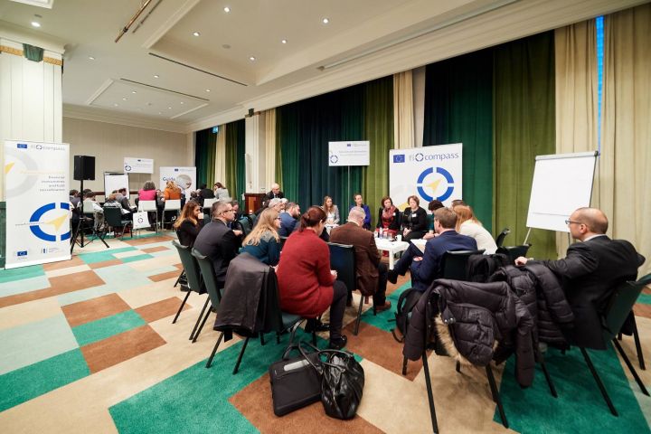 Parallel round table discussions on case studies