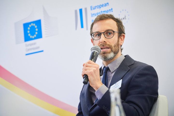 Mr Nicola Benaglio