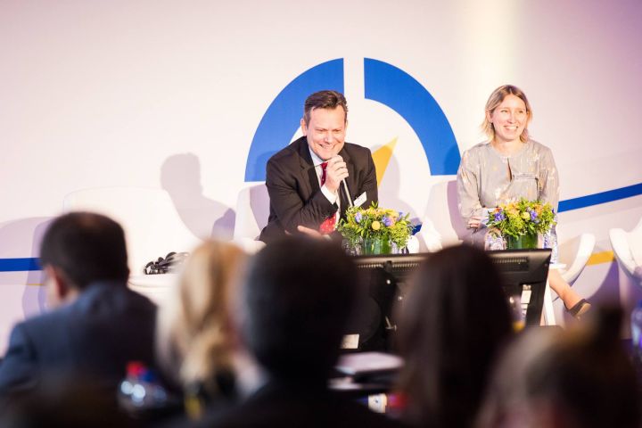 Mr Frank Lee and Ms Oana Dordain