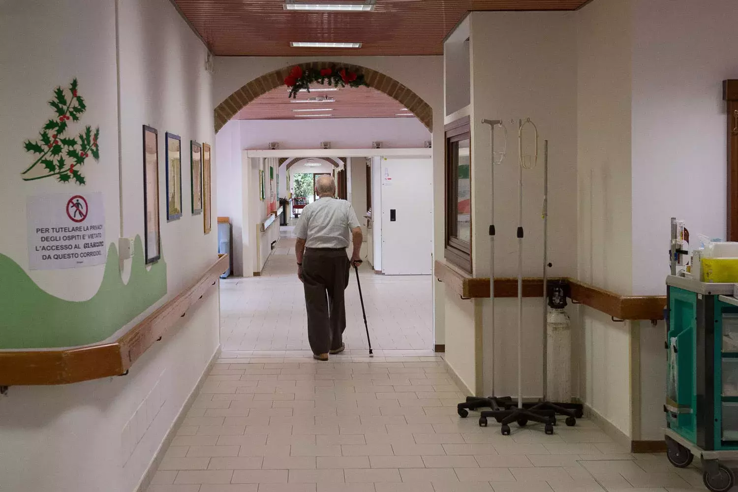 Elderly person walking in the hallway at the CIDAS Residence Service Copyright: CIDAS Elderly person walking in the hallway at the CIDAS Residence Service Copyright: CIDAS