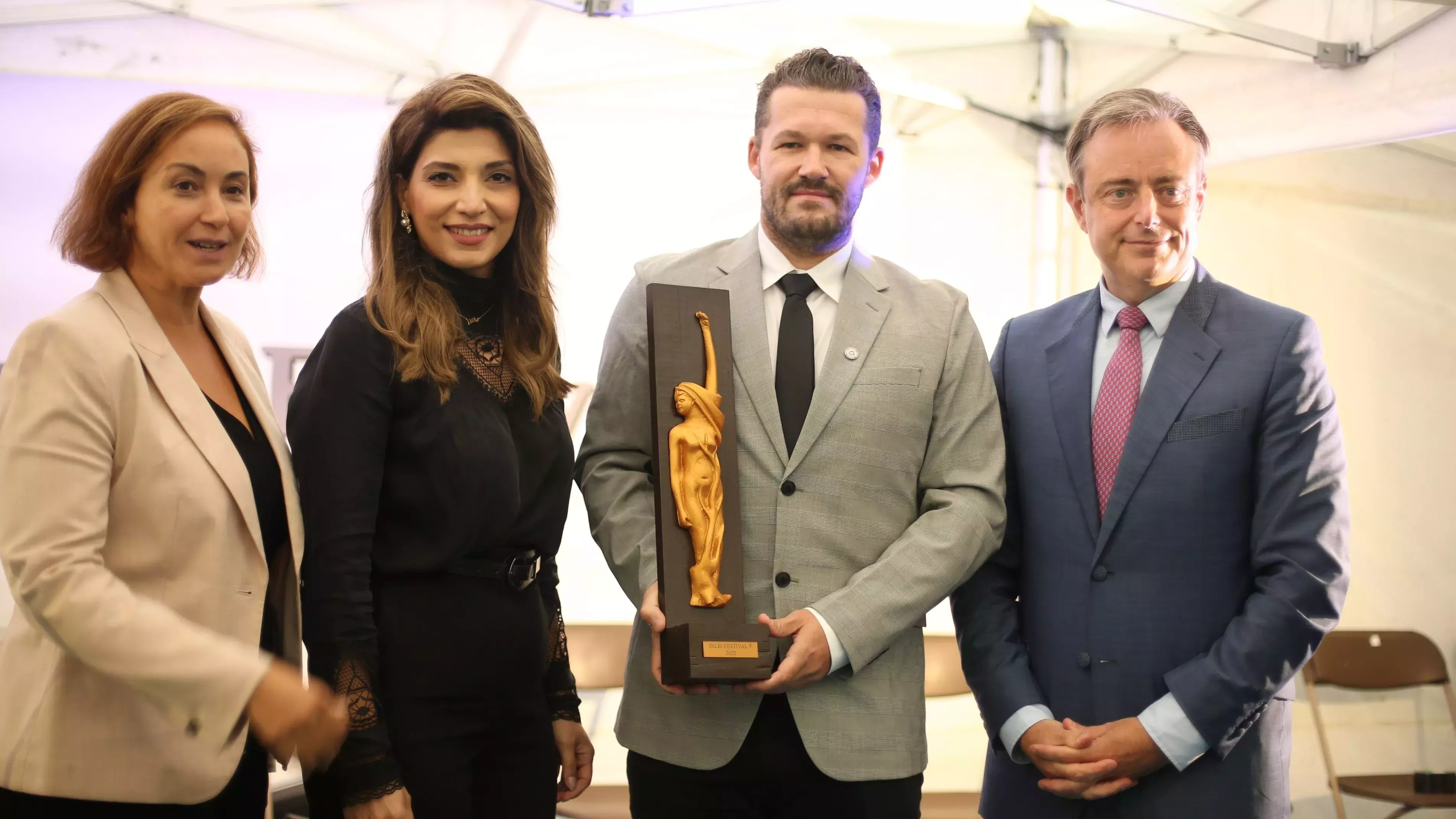 From left to right: Nabilla Ait Daoud, Vice Mayor for Culture in Antwerp, Sally Ghannoum founder of Dilbi, Bob Davis, a police officer responsible for the integration of migrants in Antwerp, and Bart De Wever, Mayor of Antwerp. From left to right: Nabilla Ait Daoud, Vice Mayor for Culture in Antwerp, Sally Ghannoum founder of Dilbi, Bob Davis, a police officer responsible for the integration of migrants in Antwerp, and Bart De Wever, Mayor of Antwerp.